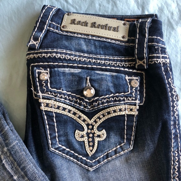 🎉HP🎉{Rock Revival} Jeans - Picture 2 of 8